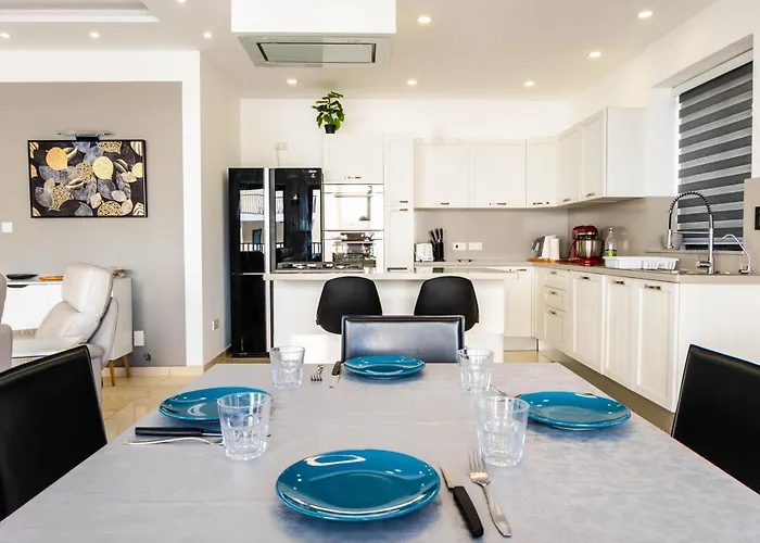 Mellieha, Luxury 3 Bedroom Azure Maisonette