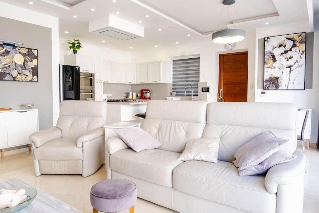 Mellieha, Luxury 3 Bedroom Azure Maisonette